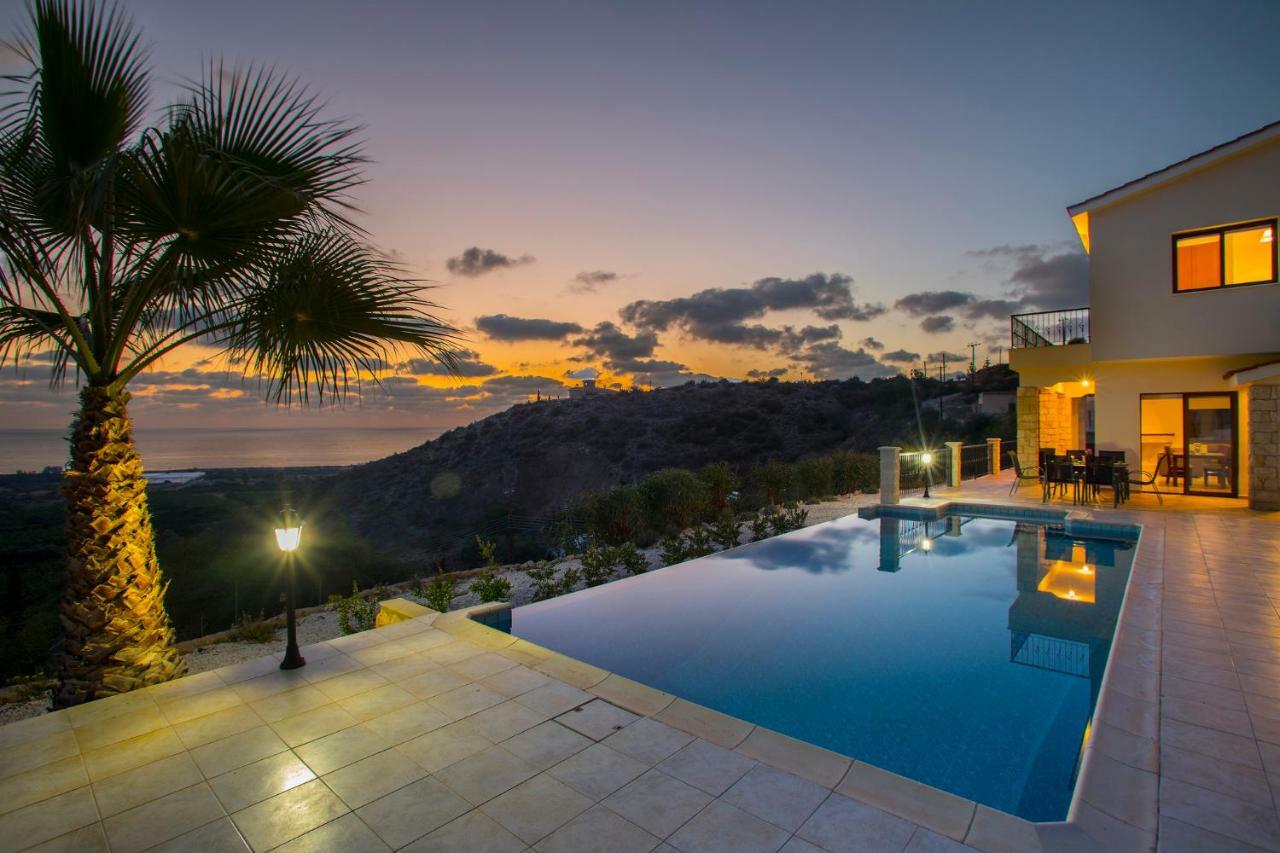 Villa Blue Jadeite Peyia Exterior photo