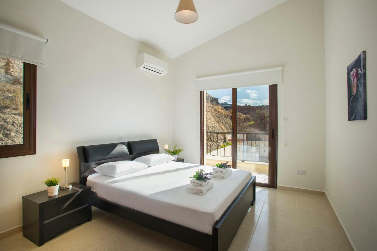 Villa Blue Jadeite Peyia Exterior photo
